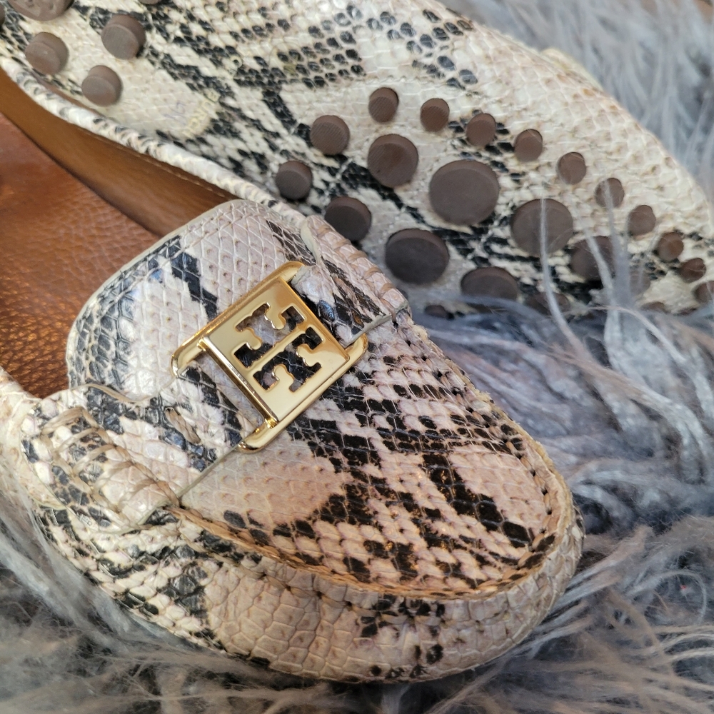 ❤️Tory Burch snake print driving loafer size 7